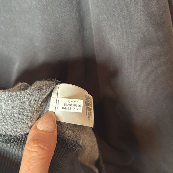 American Eagle Pink Floyd Black Crewneck Sweatshirt With Psychedelic Design. XS. - Picture 6 of 7